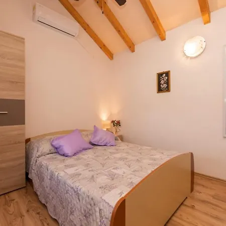 Vacation House Arriva 2+3 Vikendica Mirca (Brac)