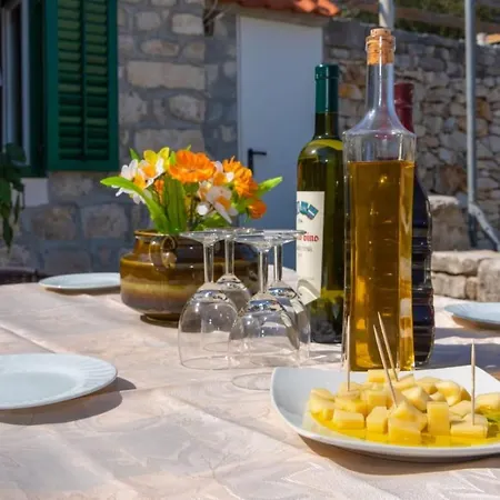 Vikendica Vacation House Arriva 2+3 Mirca (Brac)