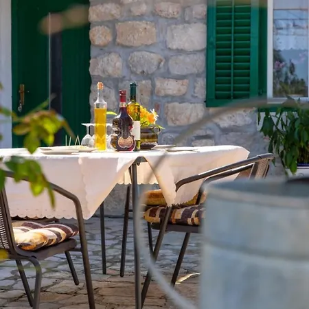 Vacation House Arriva 2+3 Mirca (Brac)