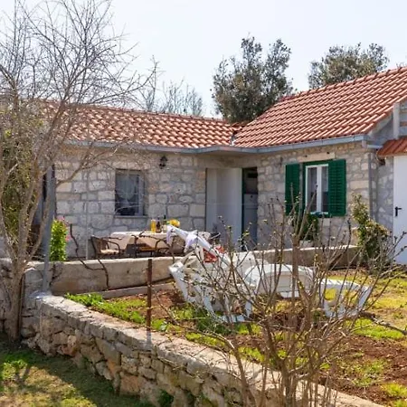 Vacation House Arriva 2+3 * Mirca (Brac)